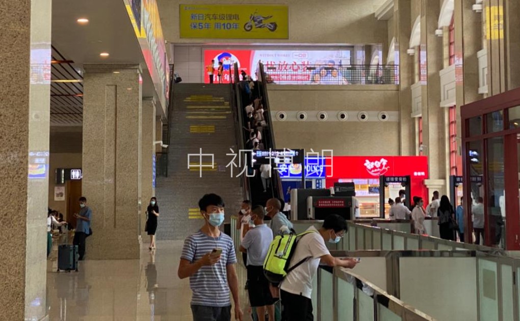 遵义站广告-候车厅隔断灯箱